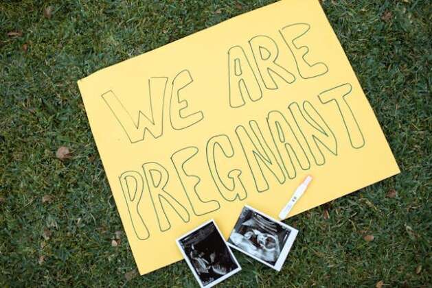 Pregnancy Announcement Photoshoot: Capturing the Joyful News